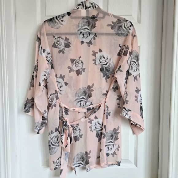 H&M pink and grey floral Kimono in size xs - Picture 2 of 4